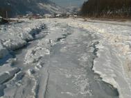 Pe Valea Muntelui, pericolul de inundaþii vine de la Suceava