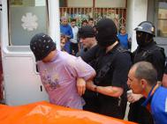 Btusi de politisti, pedepse „democratice“