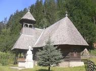 Biserica din lemn de la Farcasa - biserica românilor fugiti peste munti pentru a-si pãstra credinta ortodoxã